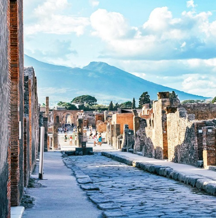 Pompeii and Sorrento Day Trip from Rome with English-Speaking Guide