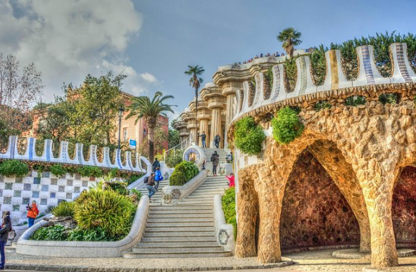 Park Güell Guided Tour in Barcelona with Skip-the-Line Entry