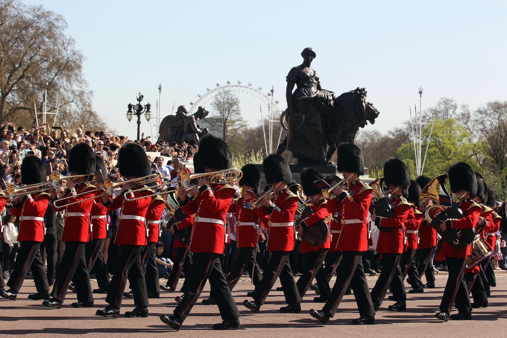 London in One Day with Thames River Cruise